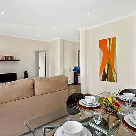Sleeps 4 With Pool And Air Con Apartamento