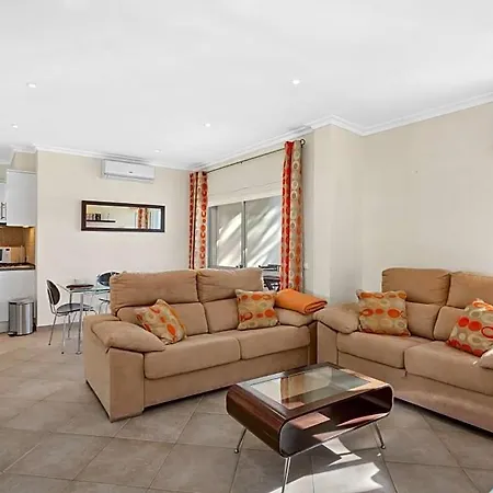 Sleeps 4 With Pool And Air Con Apartamento *