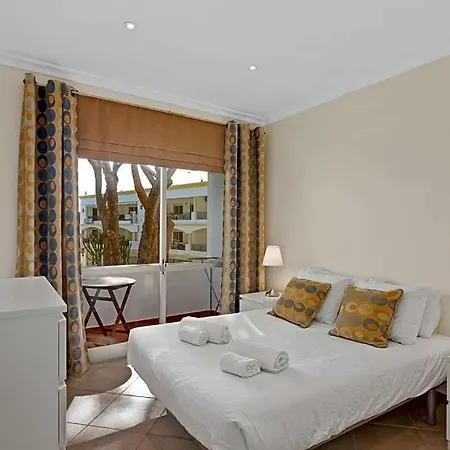 Sleeps 4 With Pool And Air Con Vilamoura