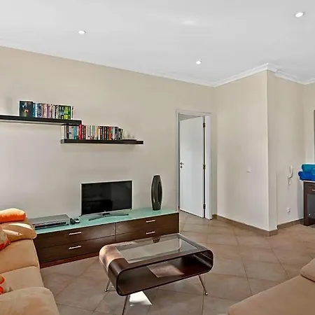 Sleeps 4 With Pool And Air Con *