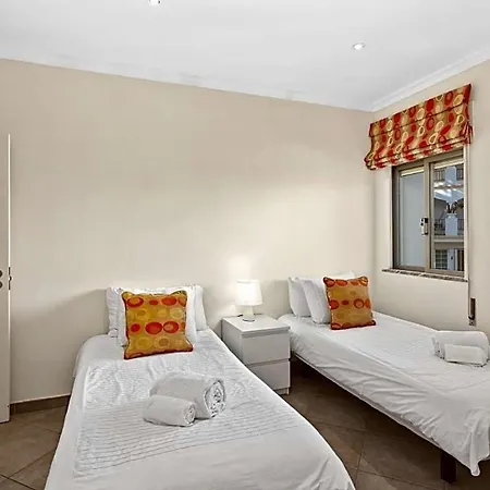 Sleeps 4 With Pool And Air Con Vilamoura