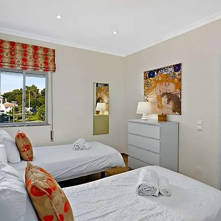 Apartment Sleeps 4 With Pool And Air Con